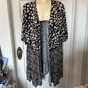 Maurice black and white floral kimono topper size 1X